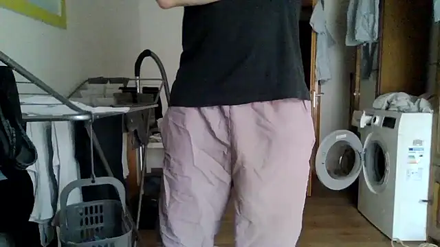 Snapshot of XLBarehengst chatting on April 4, 2026, 10:11 am XLBarehengst online show from April 4, 2026, 10:11 am