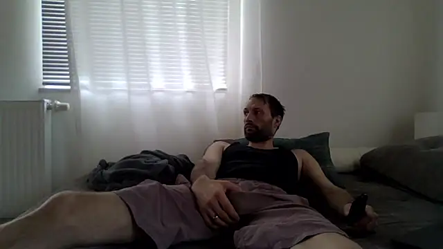 Snapshot of XLBarehengst chatting on March 24, 2026, 1:33 pm XLBarehengst online show from March 24, 2026, 1:33 pm