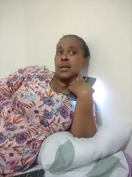 Snapshot of Ebonyboobsmilk chatting on October 6, 2025, 5:35 pm Ebonyboobsmilk online show from October 6, 2025, 5:35 pm