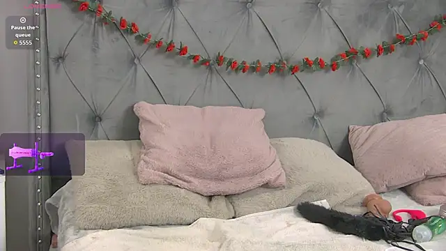 LolaButtie online show from March 8, 2026, 7:33 am