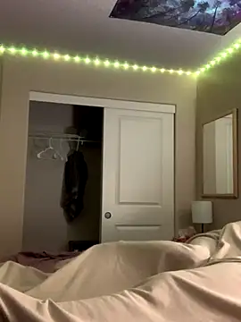 Snapshot of shakeweight chatting on November 6, 2025, 7:23 am shakeweight online show from November 6, 2025, 7:23 am