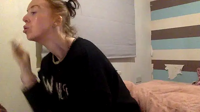 Bellababexox online show from May 27, 2026, 1:04 am