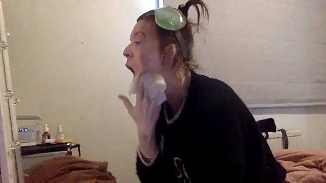 Bellababexox online show from May 13, 2026, 4:58 pm