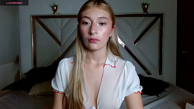 Snapshot of SophiaaLee chatting on September 9, 2025, 10:41 pm SophiaaLee online show from September 9, 2025, 10:41 pm