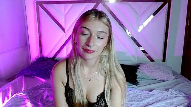 Snapshot of SophiaaLee chatting on September 23, 2025, 10:28 pm SophiaaLee online show from September 23, 2025, 10:28 pm