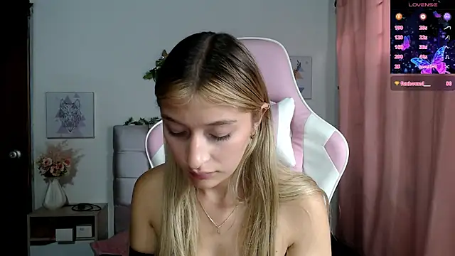 Snapshot of SophiaaLee chatting on September 24, 2025, 10:38 pm SophiaaLee online show from September 24, 2025, 10:38 pm