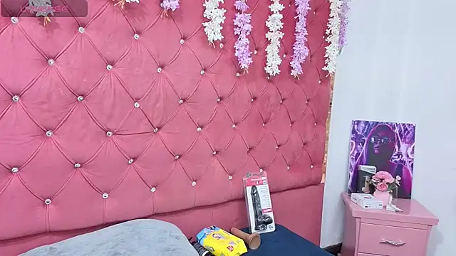 Nanis James online show from September 9, 2025, 3:05 am