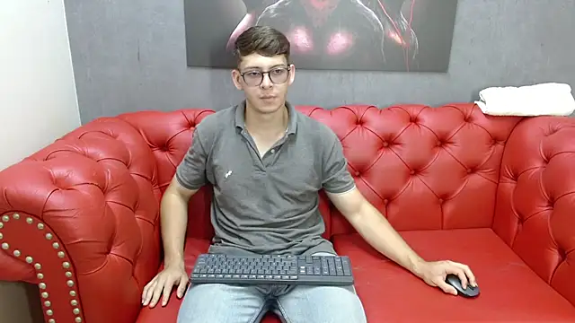 Snapshot of Stuart_White chatting on September 26, 2025, 7:43 pm Stuart White online show from September 26, 2025, 7:43 pm