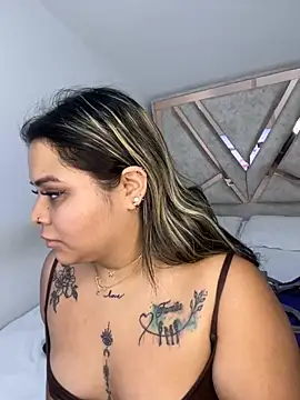 ashley-swift- online show from November 27, 2025, 9:21 am