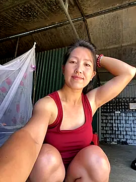 Snapshot of Huong-Ly chatting on October 5, 2025, 1:40 am Huong-Ly online show from October 5, 2025, 1:40 am