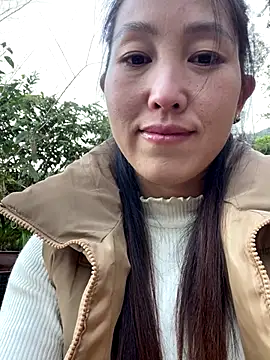 Huong-Ly online show from November 25, 2025, 9:42 am