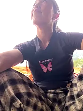 Snapshot of Huong-Ly chatting on September 24, 2025, 7:48 am Huong-Ly online show from September 24, 2025, 7:48 am