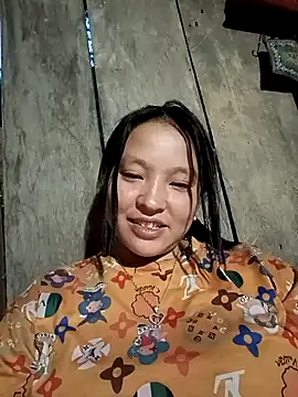 Snapshot of MuiNay chatting on October 2, 2025, 11:02 am MuiNay online show from October 2, 2025, 11:02 am
