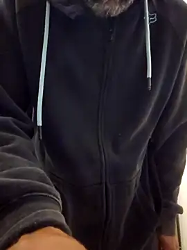 Snapshot of Stingles chatting on September 13, 2025, 9:48 pm Stingles online show from September 13, 2025, 9:48 pm