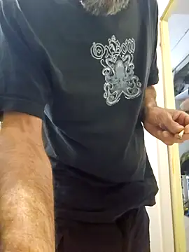 Snapshot of Stingles chatting on October 2, 2025, 4:10 pm Stingles online show from October 2, 2025, 4:10 pm