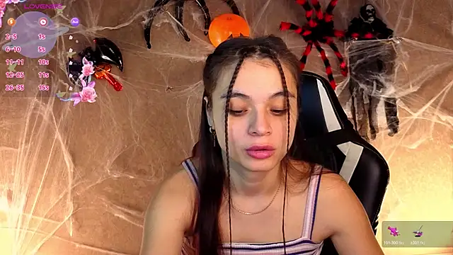 Leila Hefner online show from November 4, 2025, 2:48 am