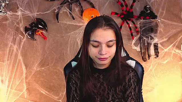 Leila Hefner online show from October 31, 2025, 2:30 am