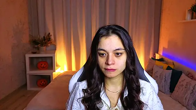 Leila Hefner online show from November 15, 2025, 2:59 am