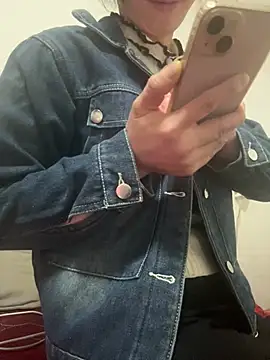 Snapshot of crhong666 chatting on March 18, 2026, 12:36 am crhong666 online show from March 18, 2026, 12:36 am