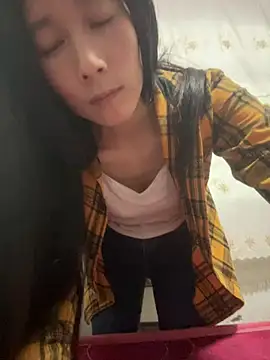 Snapshot of crhong666 chatting on April 12, 2026, 12:36 am crhong666 online show from April 12, 2026, 12:36 am