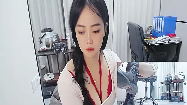 Eileen-L online show from February 12, 2026, 3:28 am