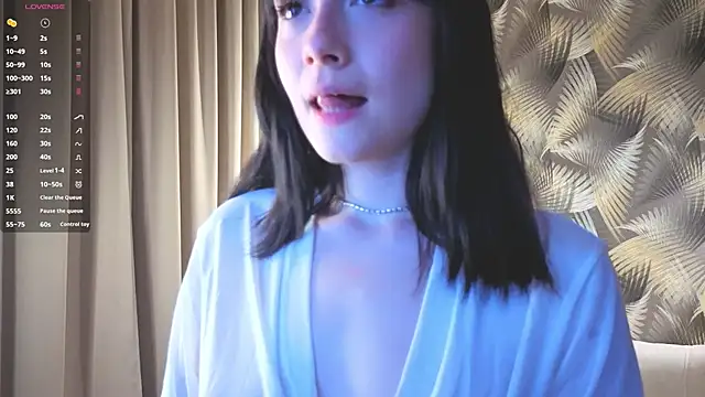 Snapshot of Honeey_Beee chatting on September 12, 2025, 7:13 pm Honeey Beee online show from September 12, 2025, 7:13 pm