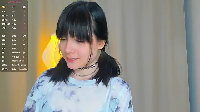 Snapshot of Honeey_Beee chatting on September 23, 2025, 7:43 pm Honeey Beee online show from September 23, 2025, 7:43 pm