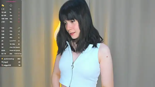 Snapshot of Honeey_Beee chatting on September 24, 2025, 7:20 pm Honeey Beee online show from September 24, 2025, 7:20 pm