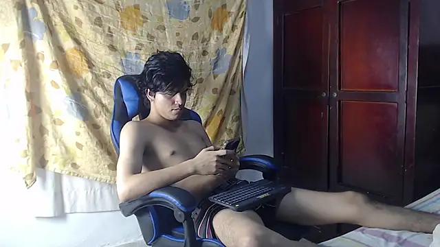 alice julls online show from May 17, 2026, 8:31 pm