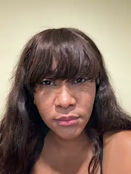LuckyKhloe online show from May 19, 2026, 2:07 am