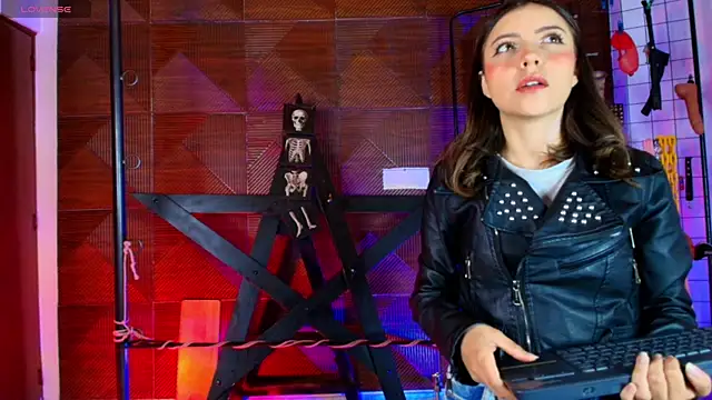 Misstresss aurora bdsm online show from May 28, 2026, 2:23 pm