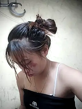 Snapshot of Dung-Thao19 chatting on October 28, 2025, 1:43 pm Dung-Thao19 online show from October 28, 2025, 1:43 pm