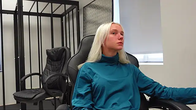 Laura Chaplin online show from October 7, 2025, 1:01 pm