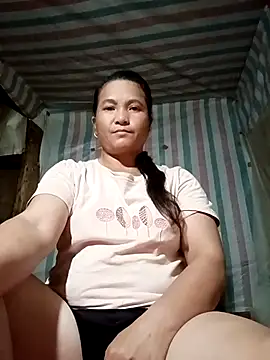 Love-Mama33 online show from November 5, 2025, 12:30 pm