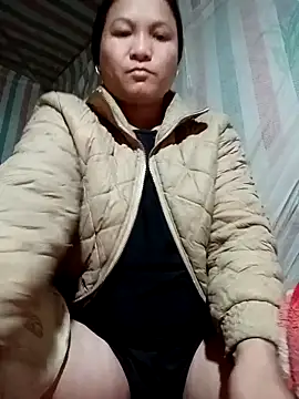 Love-Mama33 online show from February 3, 2026, 11:32 pm