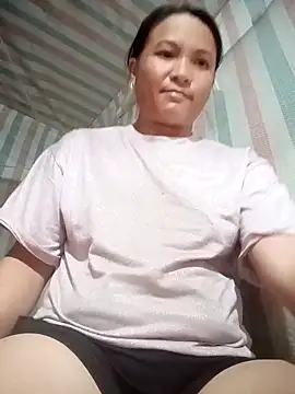 Love-Mama33 online show from October 26, 2025, 2:50 pm