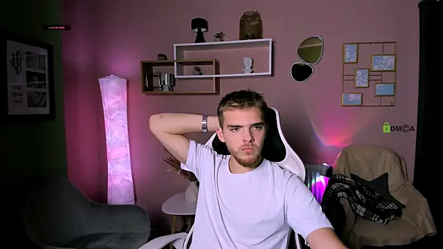 aron black  online show from November 4, 2025, 6:39 am