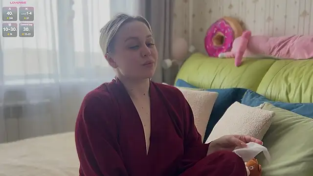 Estella Elwood online show from April 25, 2026, 7:00 am