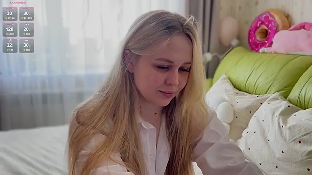 Estella Elwood online show from April 24, 2026, 2:57 am