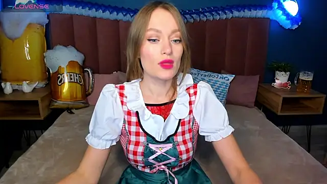 Snapshot of EvelynPoole chatting on September 29, 2025, 1:23 am EvelynPoole online show from September 29, 2025, 1:23 am