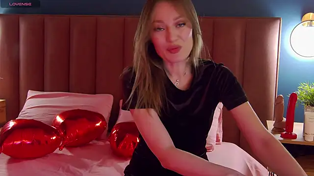 Snapshot of EvelynPoole chatting on February 19, 2026, 1:35 am EvelynPoole online show from February 19, 2026, 1:35 am