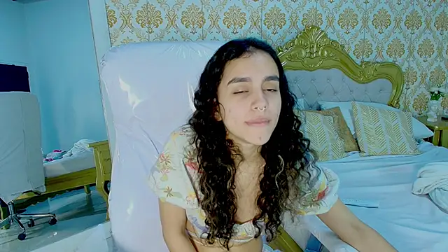 JessB  online show from October 17, 2025, 8:32 pm