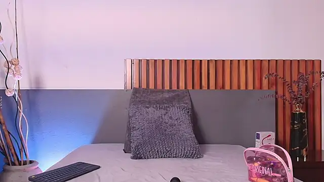 DaphneBeaumont online show from November 24, 2025, 12:27 pm