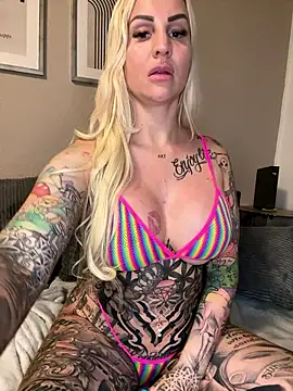 CoraDiamond online show from January 11, 2026, 12:50 am