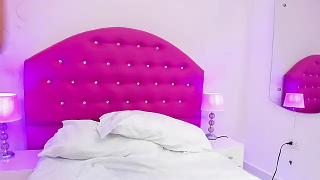 STEFANY MOLL online show from November 27, 2025, 4:13 am