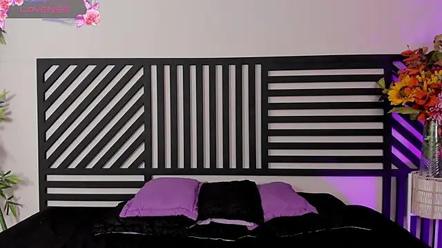 Emma  clark  online show from October 12, 2025, 3:35 pm