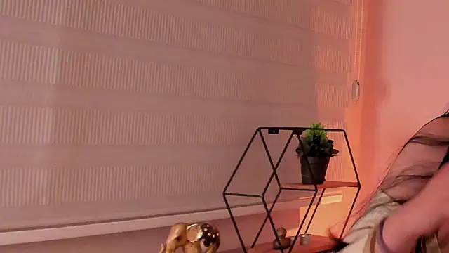 Emma  clark  online show from March 6, 2026, 12:22 pm