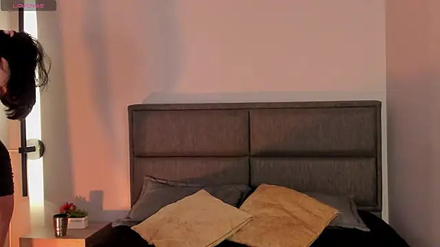 Emma  clark  online show from April 11, 2026, 12:42 pm