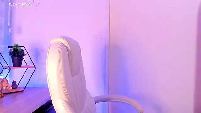 Emma  clark  online show from November 21, 2025, 12:26 pm