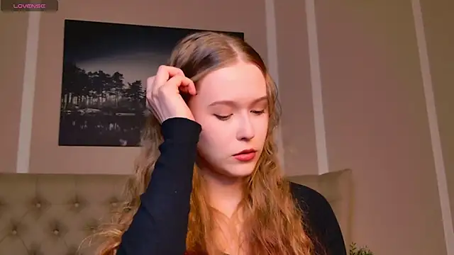MandyMils online show from October 4, 2025, 3:24 pm